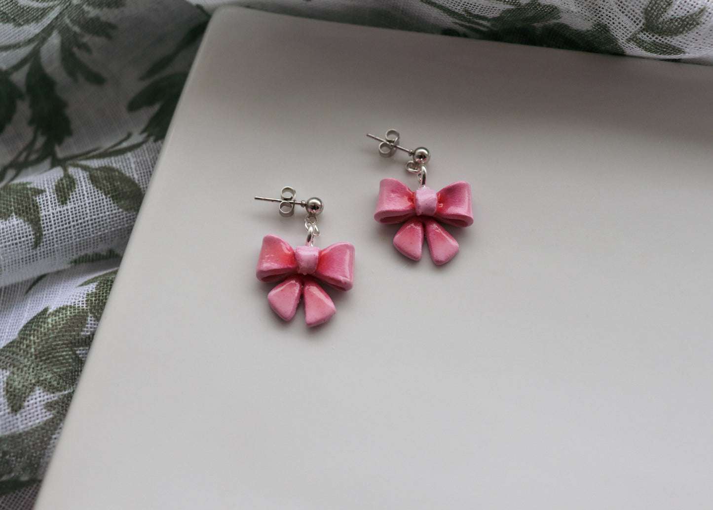 Cottage Bows
