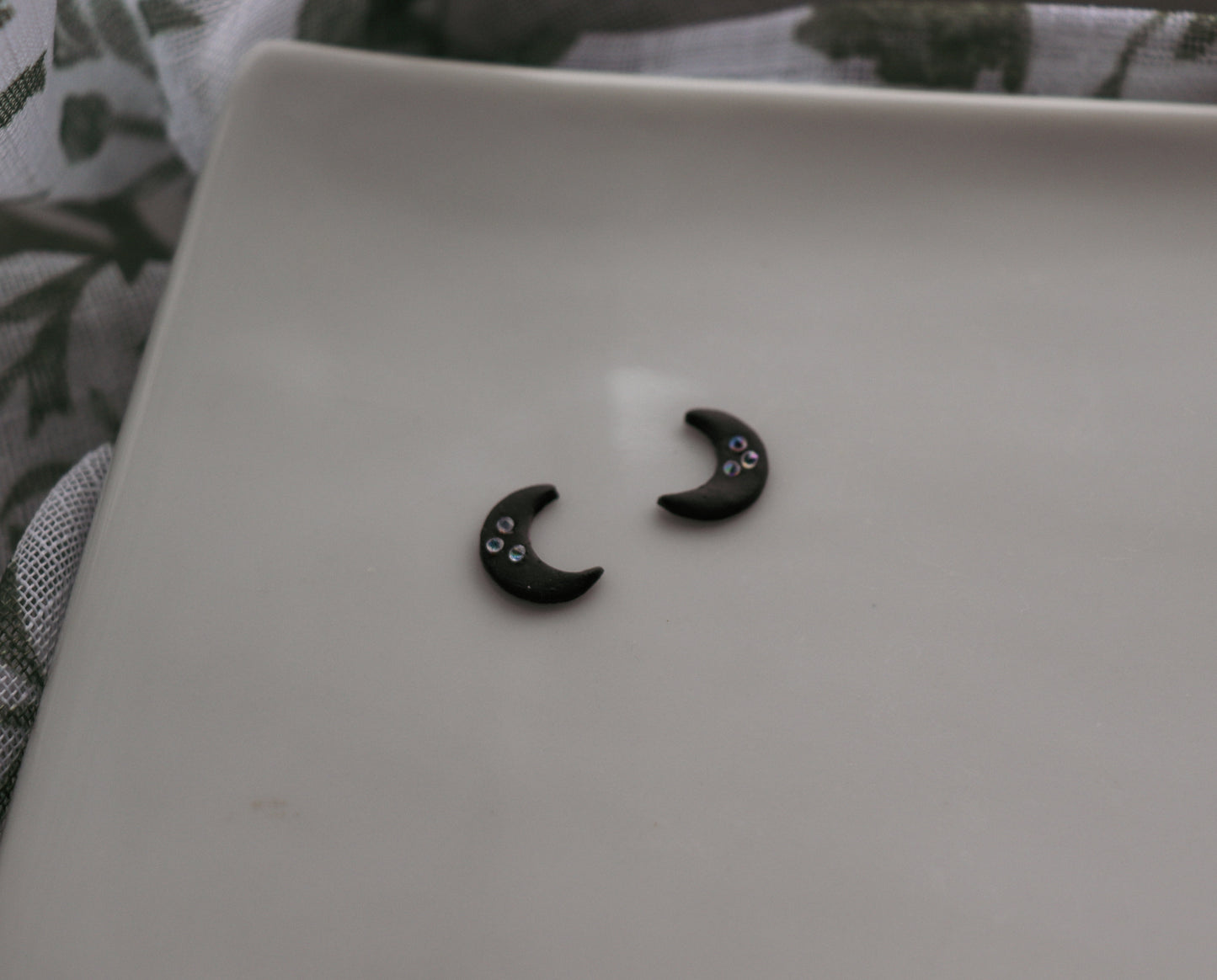 Crescent Moons (Studs)