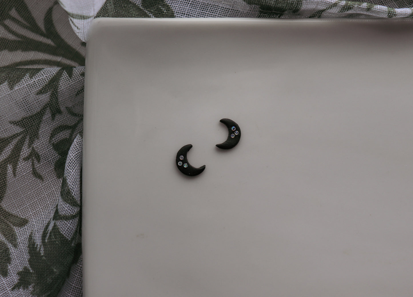 Crescent Moons (Studs)