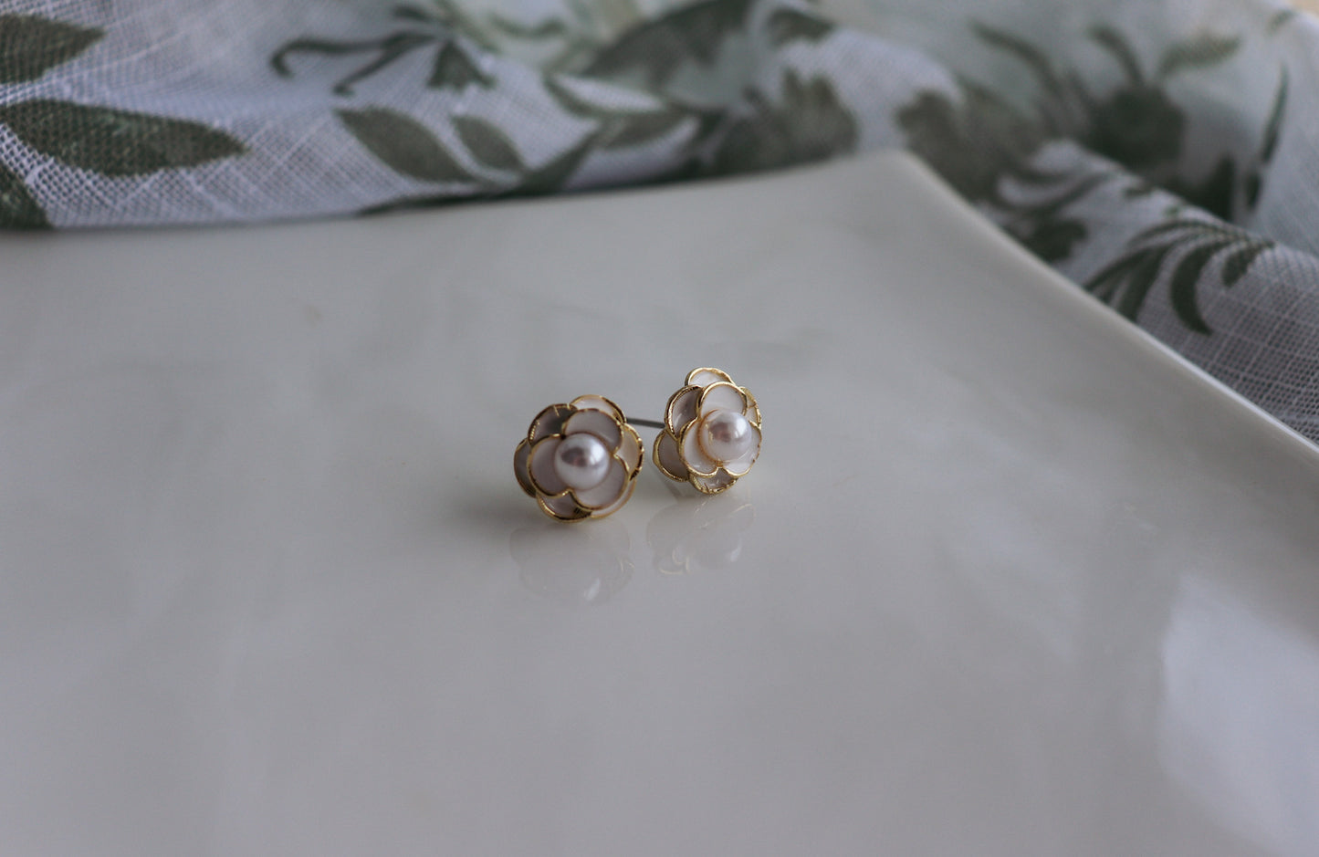 White and Pearl Roses (Studs)
