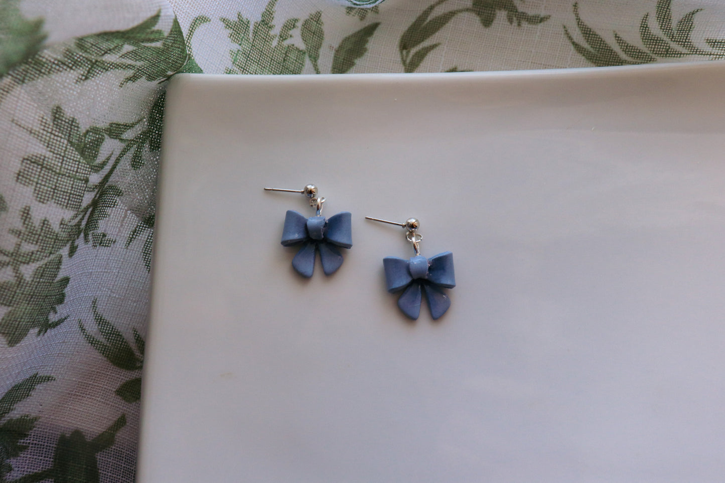 Cottage Bows